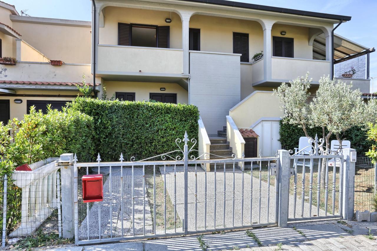 Case Sobrini Vada Esterno foto